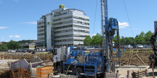 Bohrgerät an Bohrstelle Raiffeisen Raaba